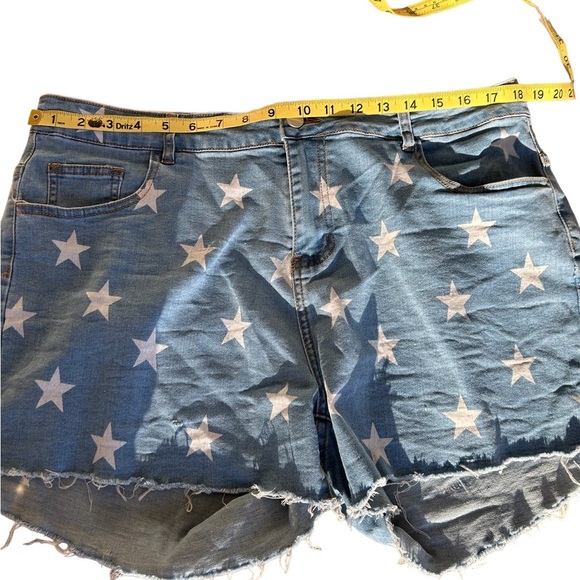 Women’s denim cut offs with stars size XXL - Picture 3 of 5